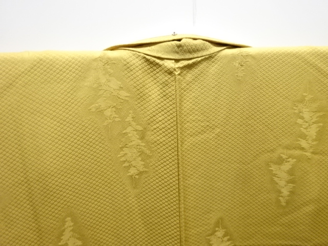  樹木に疋田模様織り出し色無地着物